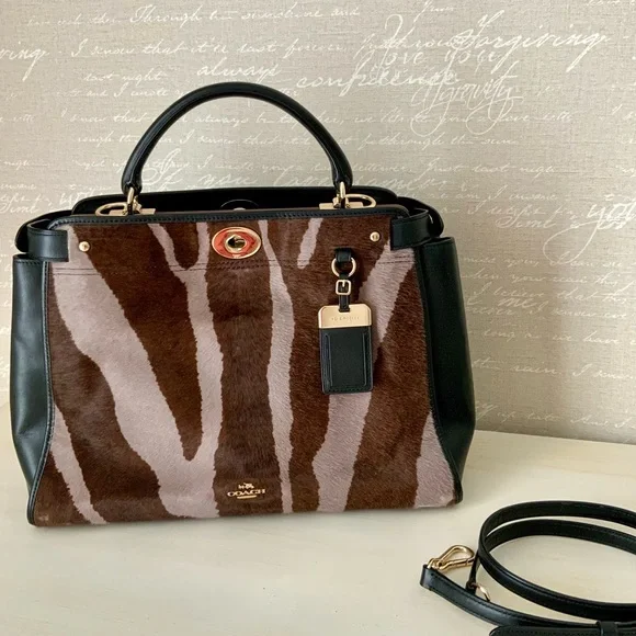 Coach,calf hair and leather top handle
Bag - Picture 2 of 14